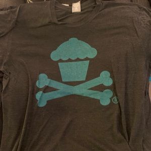 XL Johnny Cupcakes t - used